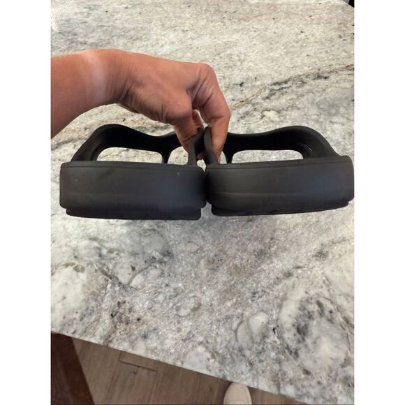 Unisex Black Oofos Orthopedic FlipFlops M11/W13 - Picture 2 of 7